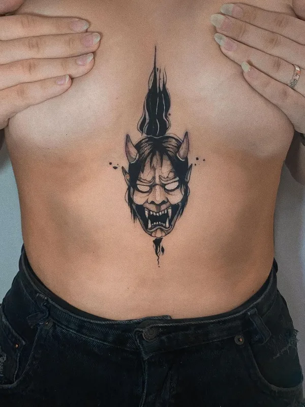 female black blackwork татуировка на sternum #49290 | Тату мастер Darina Bondarenko