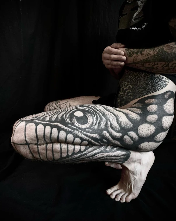 Blackwork Eye, Abstract tattoo on Thigh
