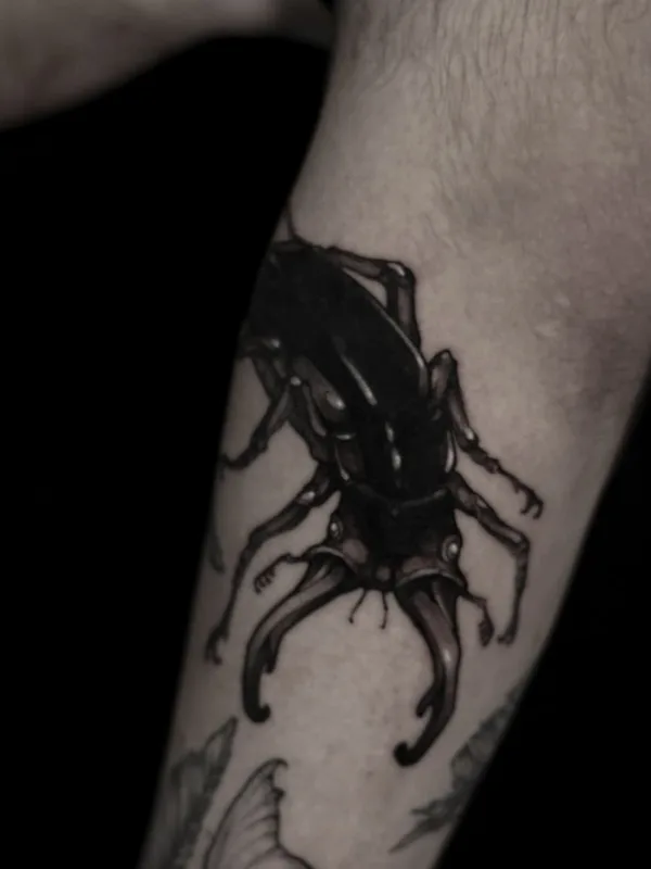 black and grey blackwork Tatuaggio su forearm #49374 | Tatuatore Олег Кустов