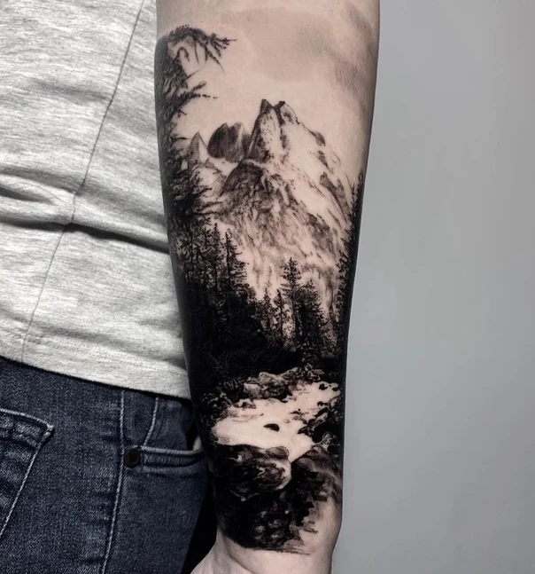 Блэкворк Mountain, Forest tattoo на Предплечье