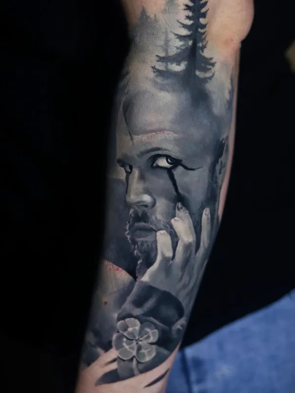 male black and grey realism tatuaje en forearm #49446 | Tatuador Михаил Хвостенко