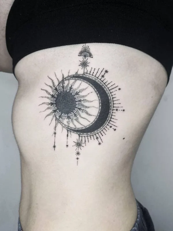 female black dotwork 纹身 在 ribcage #49533 | 纹身师 Алёна Грицаенко