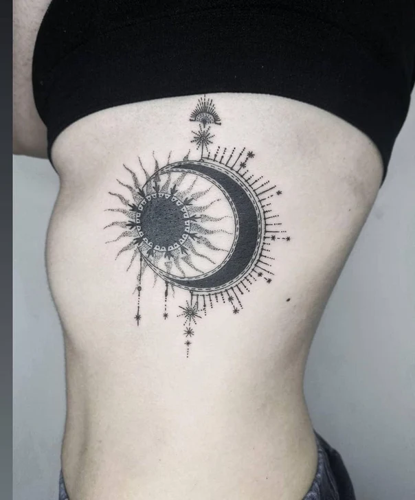 Дотворк Sun, Moon tattoo на Рёбра
