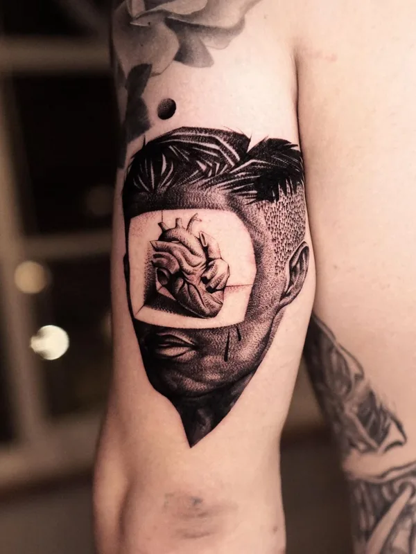 black and grey blackwork Tatuaggio su bicep #61044 | Tatuatore 9rukim