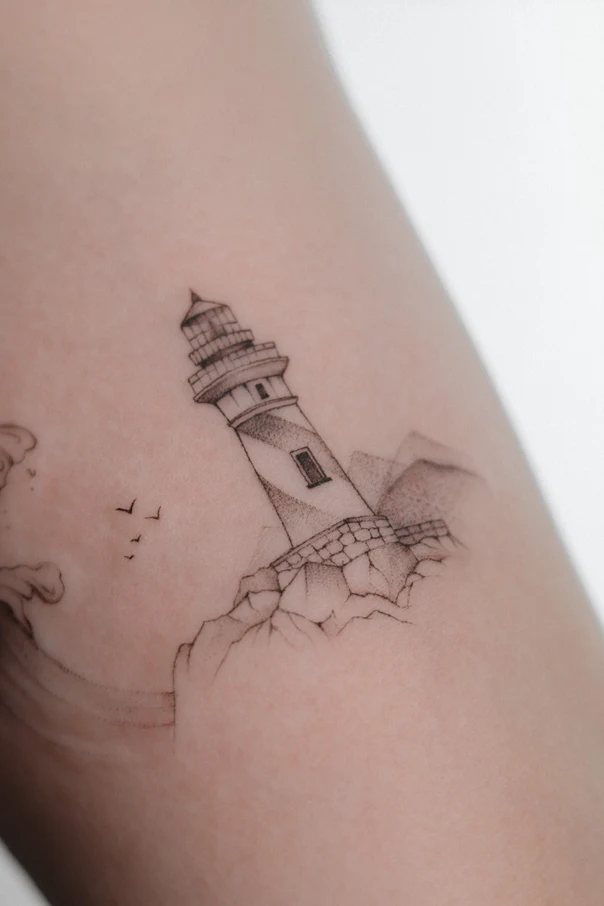 Файнлайн Lighthouse, Birds tattoo на Предплечье