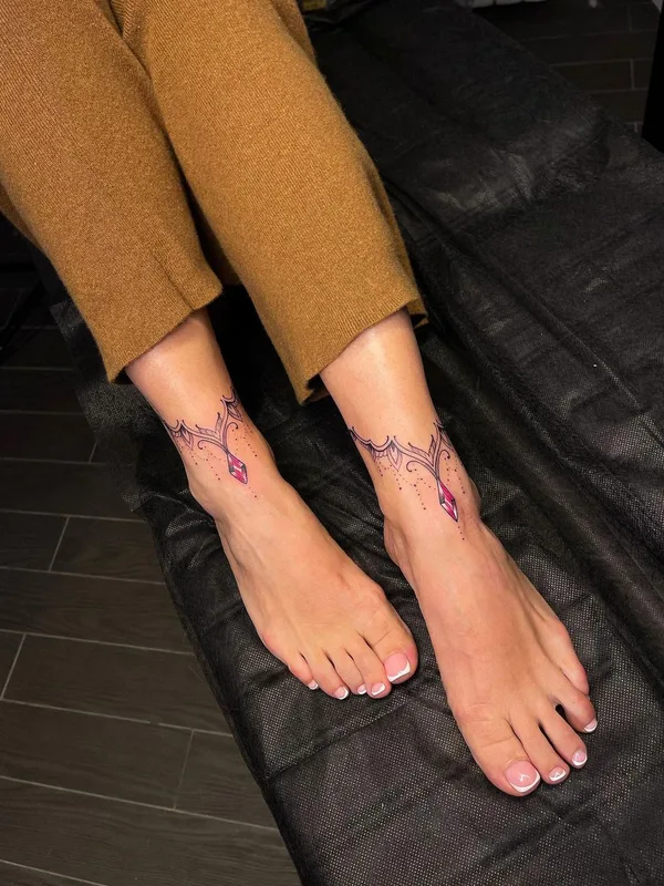 female color ornamental tattoo auf ankle #61138 | Tätowierer Аня Дарбицкая