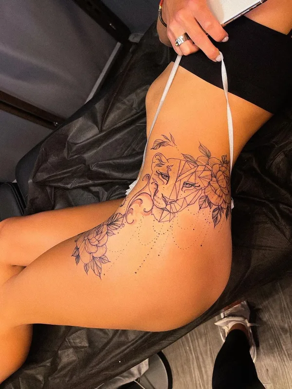 female black linework tattoo auf thigh #61133 | Tätowierer Аня Дарбицкая