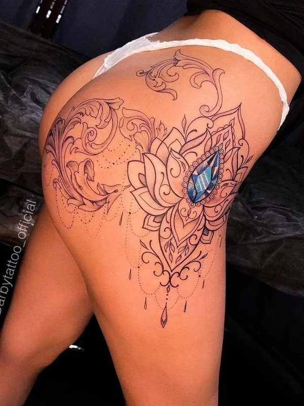 female color ornamental tattoo auf thigh #61134 | Tätowierer Аня Дарбицкая