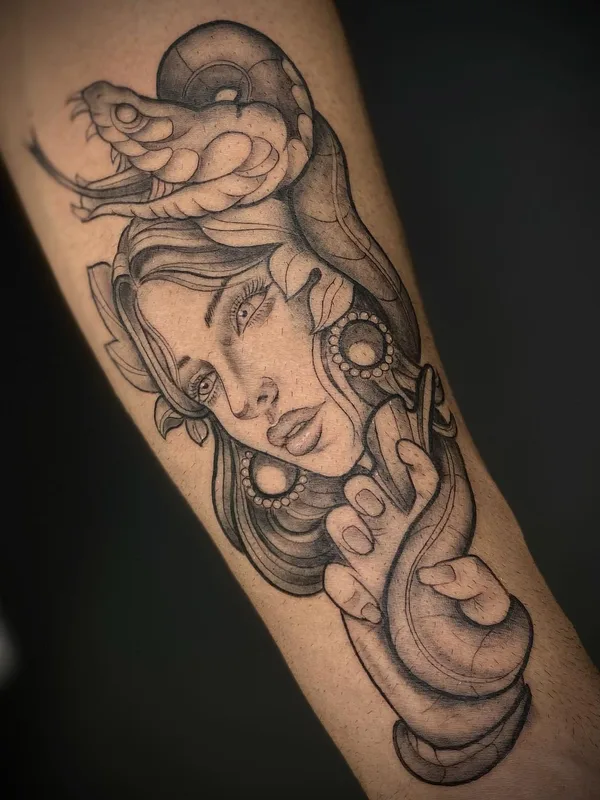black and grey black and grey 纹身 在 forearm #61142 | 纹身师 karentattooart