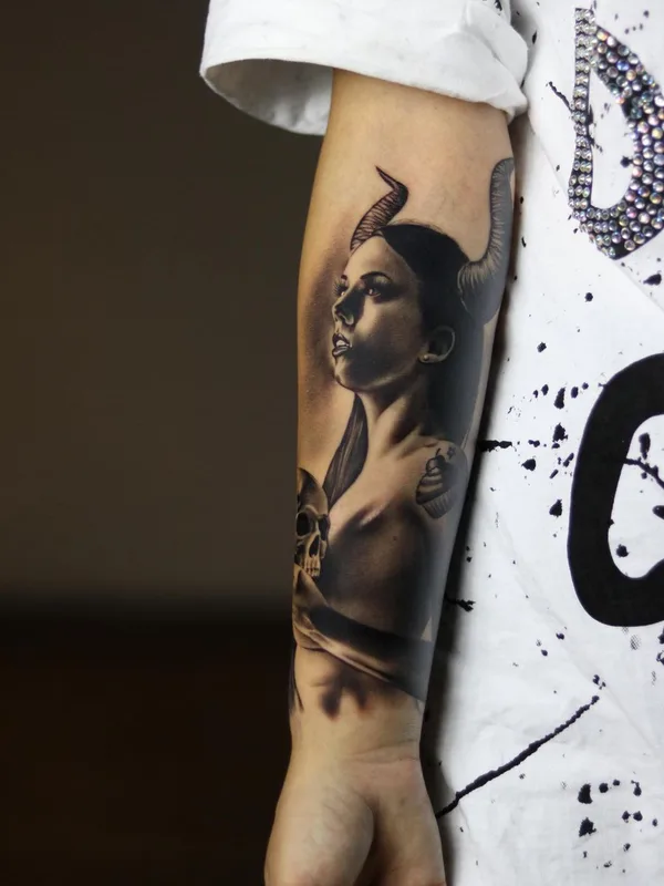 black and grey realism Tatuaggio su forearm #61152 | Tatuatore deuce_dxb