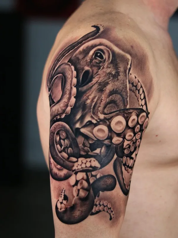 black and grey realism Tatuaggio su shoulder #61162 | Tatuatore deuce_dxb