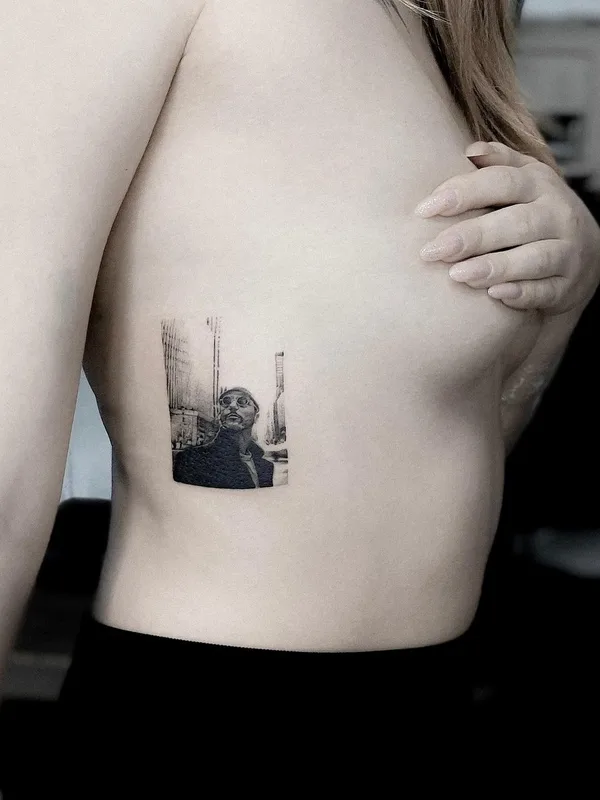 female black and grey realism татуировка на ribcage #61165 | Тату мастер Evgenia Kataewa