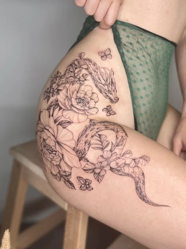 female black and grey linework tattoo auf thigh #61179 | Tätowierer Yana Yakovyna