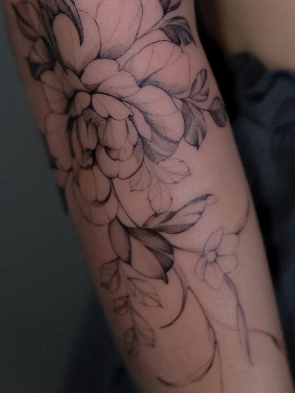 black and grey botanic 纹身 在 forearm #61520 | 纹身师 Heo Metri