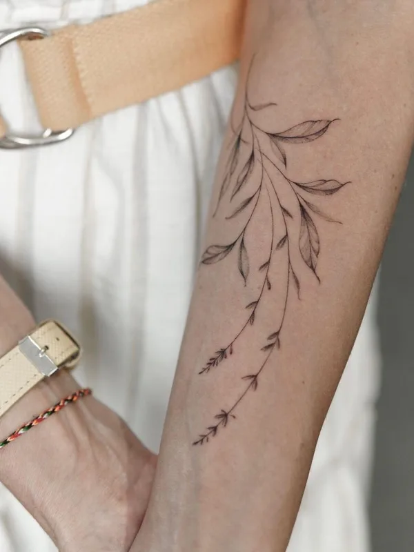 female black fineline 纹身 在 forearm #61613 | 纹身师 hhx9inx
