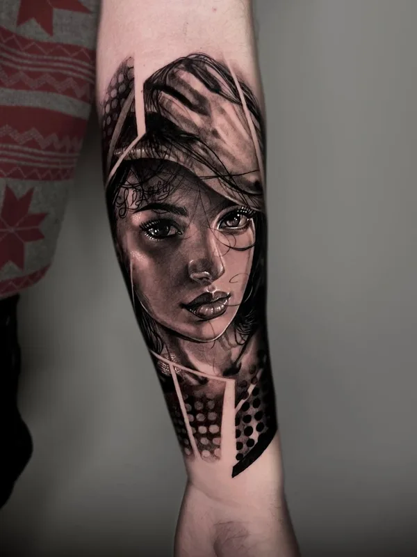 female black and grey realism tattoo auf forearm #62665 | Tätowierer Виктория Левенец