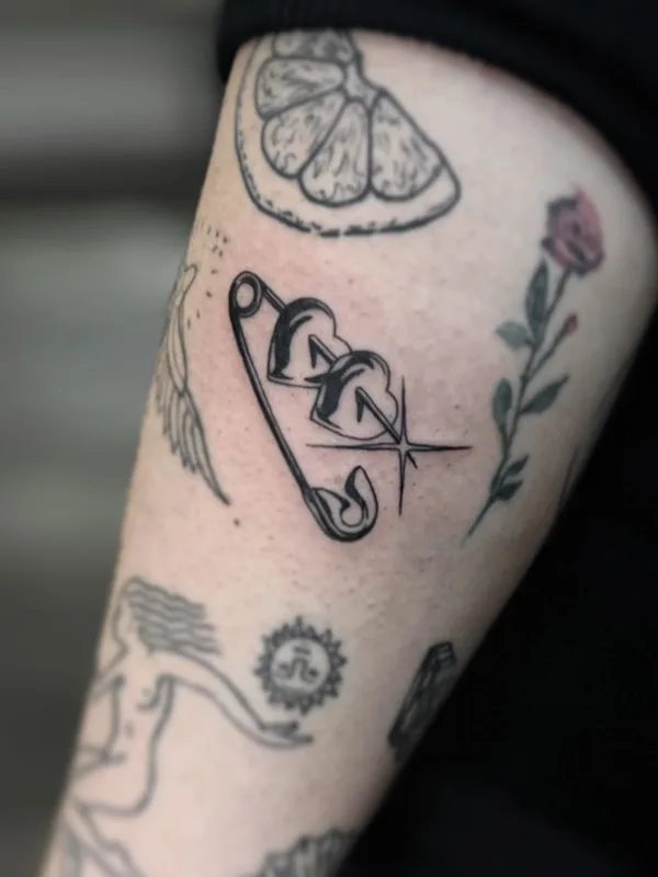 black and grey linework tattoo auf forearm #62673 | Tätowierer Gagik Mkrtchyan