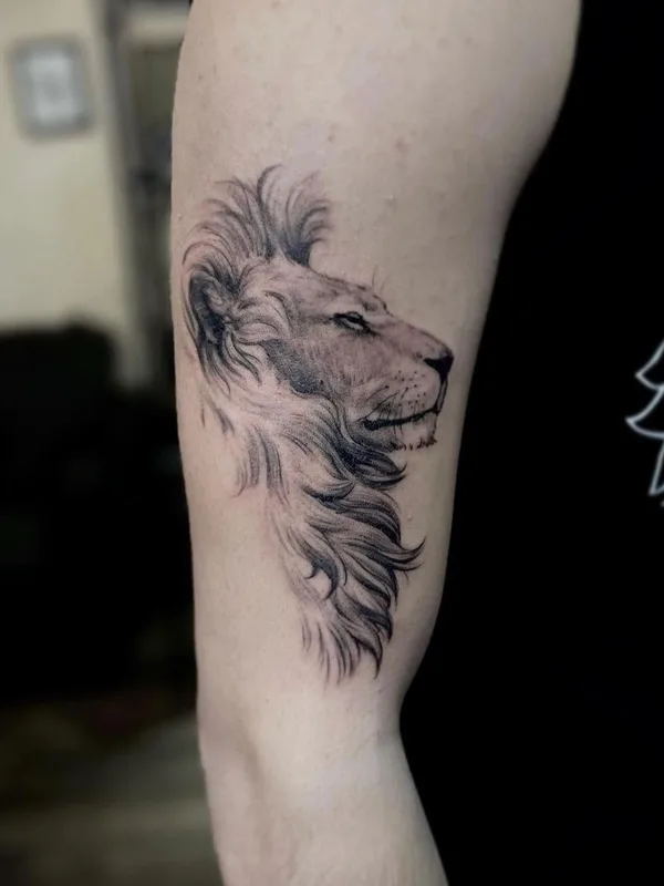 black and grey realism tattoo auf bicep #62675 | Tätowierer Gagik Mkrtchyan