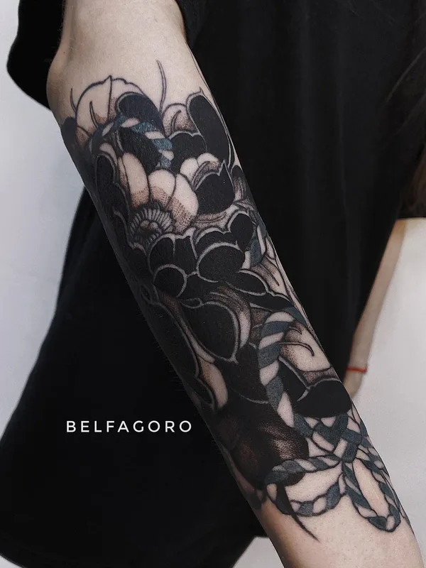 black and grey blackwork 纹身 在 forearm #62711 | 纹身师 belfagoro