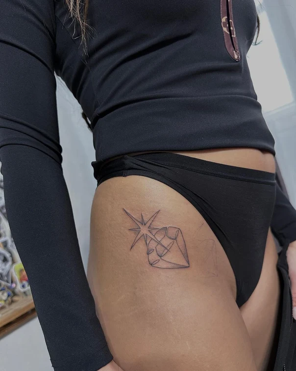 Лайнворк Diamond, Star tattoo на Thigh