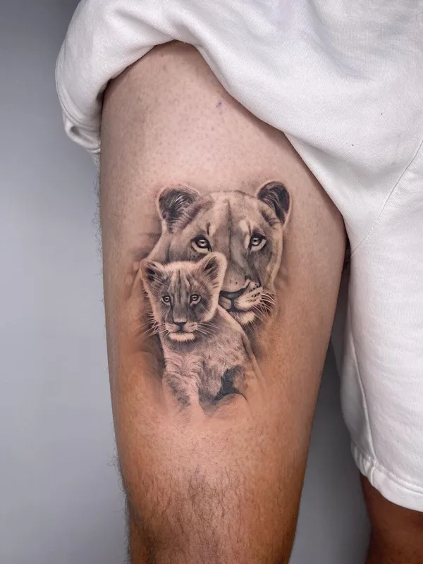 black and grey realism Tatuagem em thigh #62803 | Tatuador SharonWolf