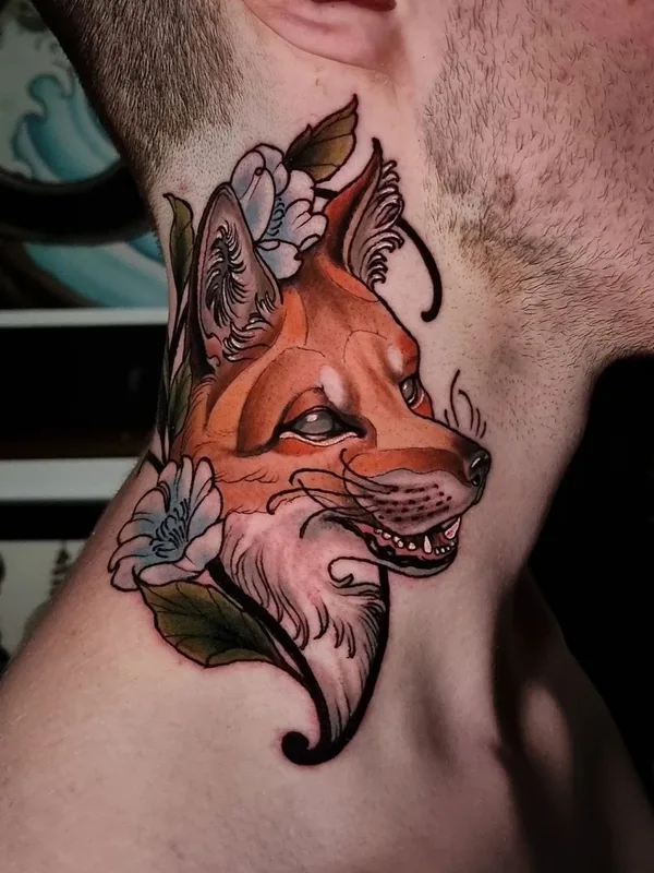 male color illustrative tatuaje en neck #63125 | Tatuador Rocio Todisco