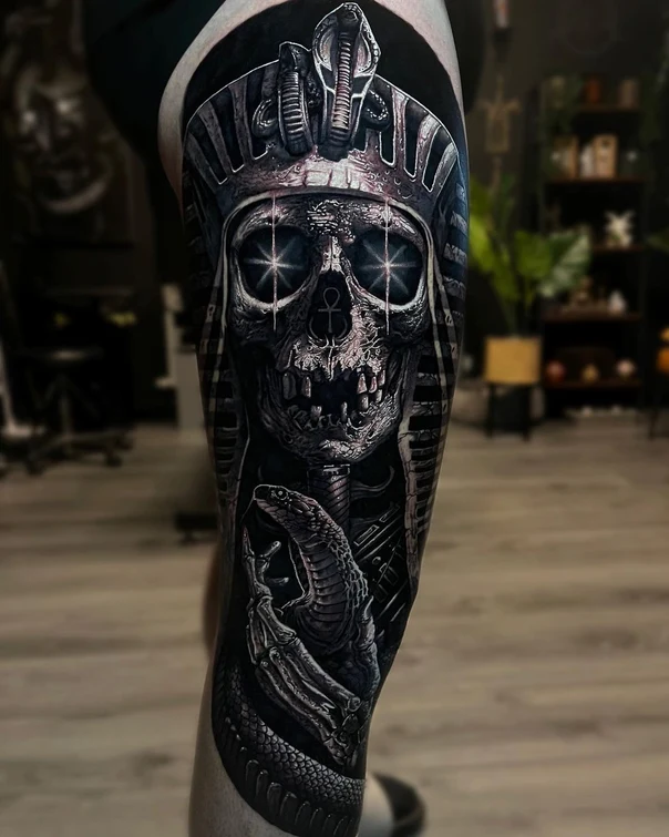 Realism Skull, Snake tattoo on Thigh