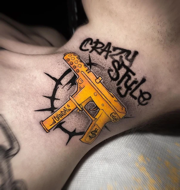 Графика Gun, Lettering tattoo на Throat