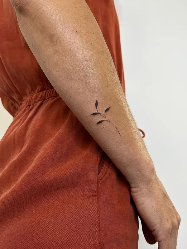 female black botanic, miniature, handpoke 타투 부위 forearm #63310 | 타투이스트 Lara Maju