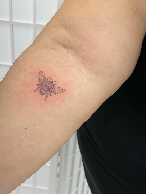black linework Tatuaggio su outer arm #63368 | Tatuatore JK KIM