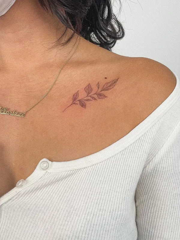 female black and grey fineline Tatuaggio su shoulder #63372 | Tatuatore JK KIM