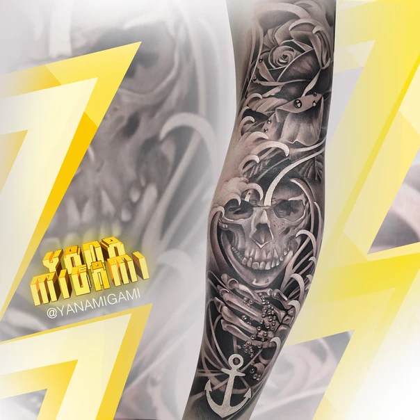 Чёрно-серая Skull, Rose tattoo на Предплечье