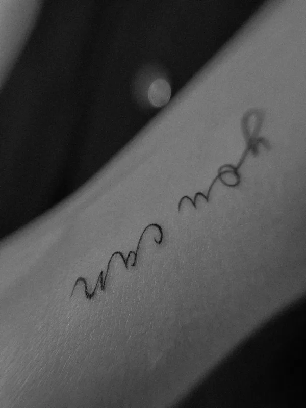 black lettering 纹身 在 inner wrist #63474 | 纹身师 Лина Ермоленко