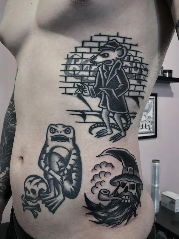 black and grey blackwork Tatuagem em side #63539 | Tatuador Maksim Trad