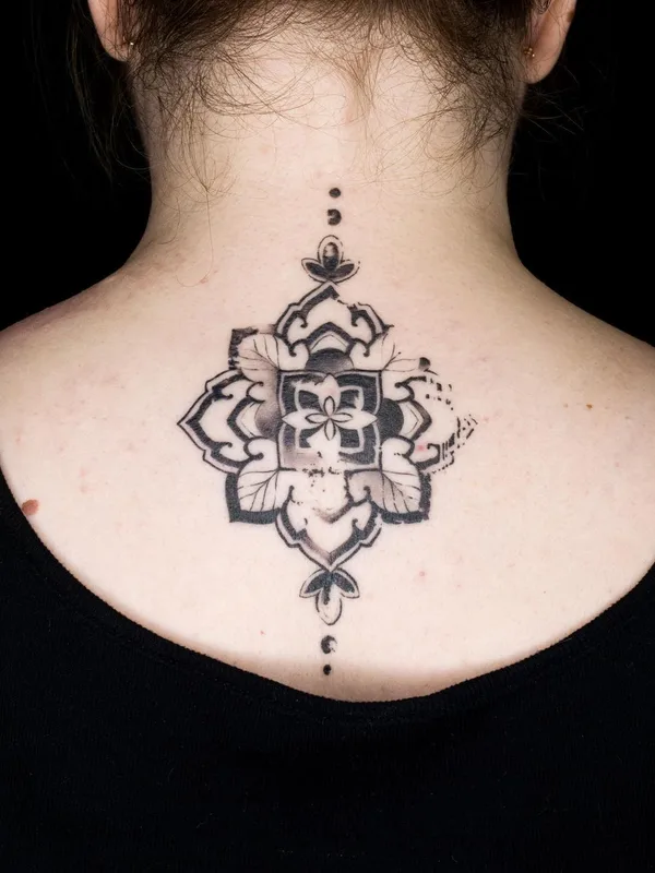 female black and grey ornamental Tatuaggio su back of neck #63562 | Tatuatore Антон Глухих