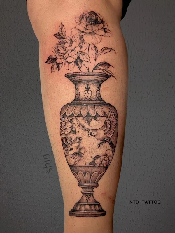 black and grey blackwork Tatuaggio su calf #63684 | Tatuatore ntd_tattoo