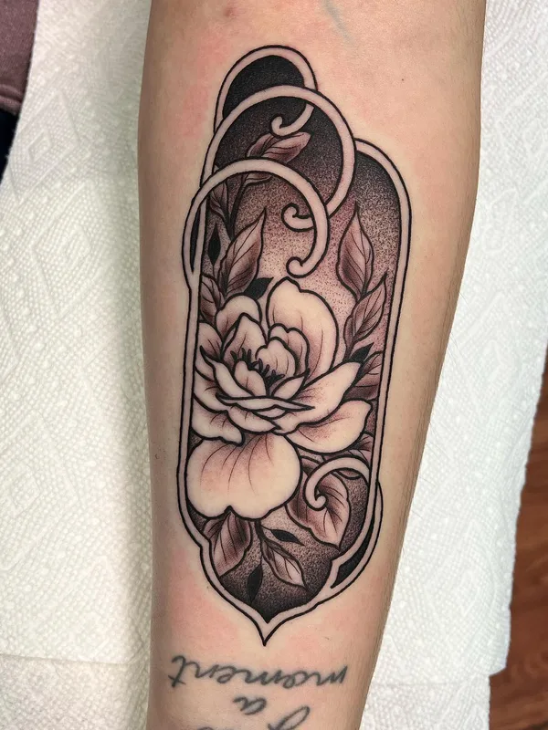 female black neotraditional tatuaje en forearm #63706 | Tatuador Sara Bell
