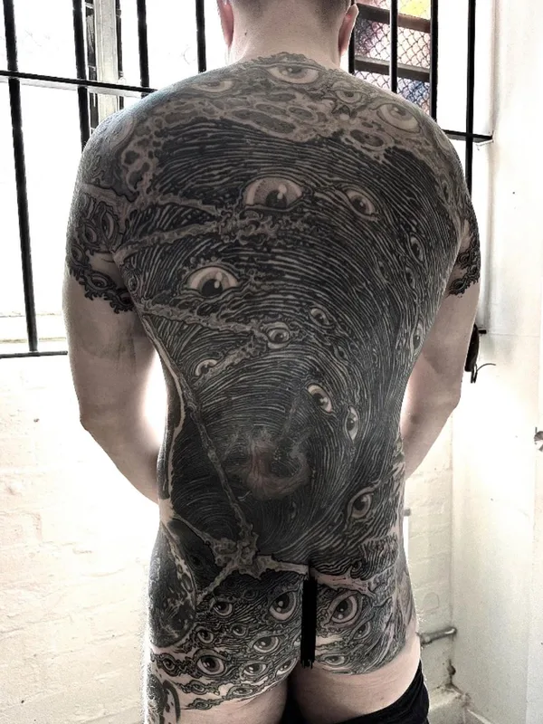 male black blackwork 纹身 在 full back #63790 | 纹身师 GANJI