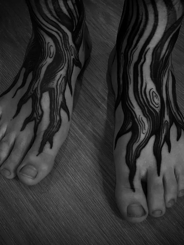 female black blackwork Tatuaggio su foot #63820 | Tatuatore Marcelo Zissú
