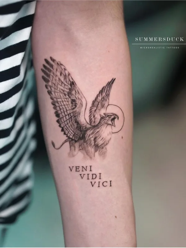 female black&gray animal, microrealism Tatuagem em forehand #63851 | Tatuador Анна Селезнева