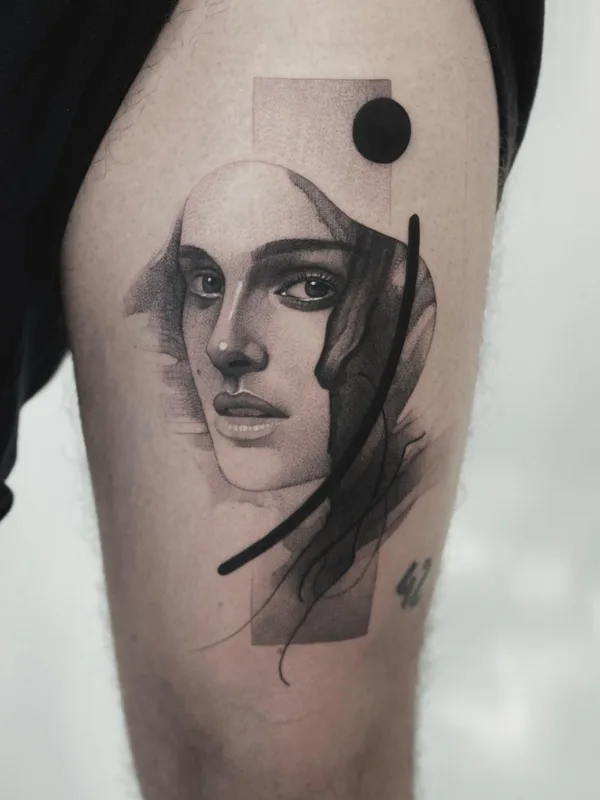 female black and grey realism 纹身 在 thigh #63860 | 纹身师 MB Beyger