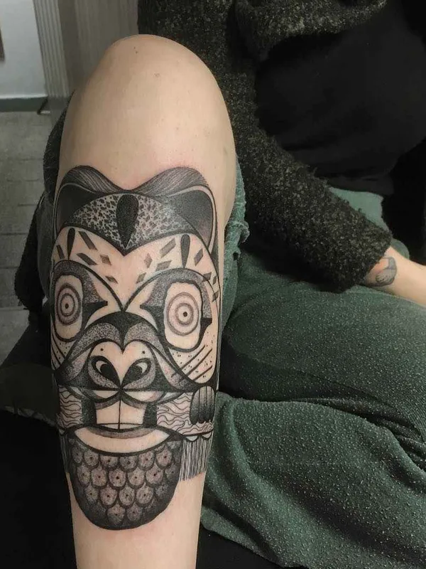 black and grey blackwork tattoo auf knee #7629 | Tätowierer Peter Aurisch
