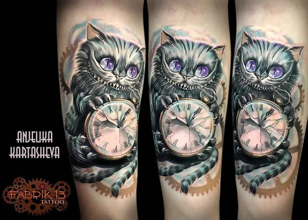 Иллюстративная Cat, Clock tattoo на Предплечье
