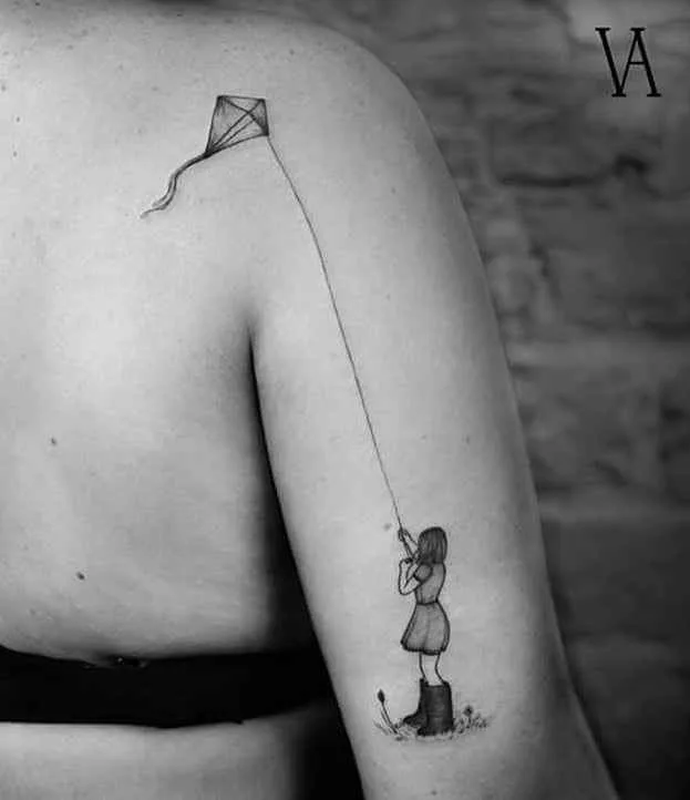 Tattoo artist Violeta Arus Dotwork , linework black tattoo , minimalism