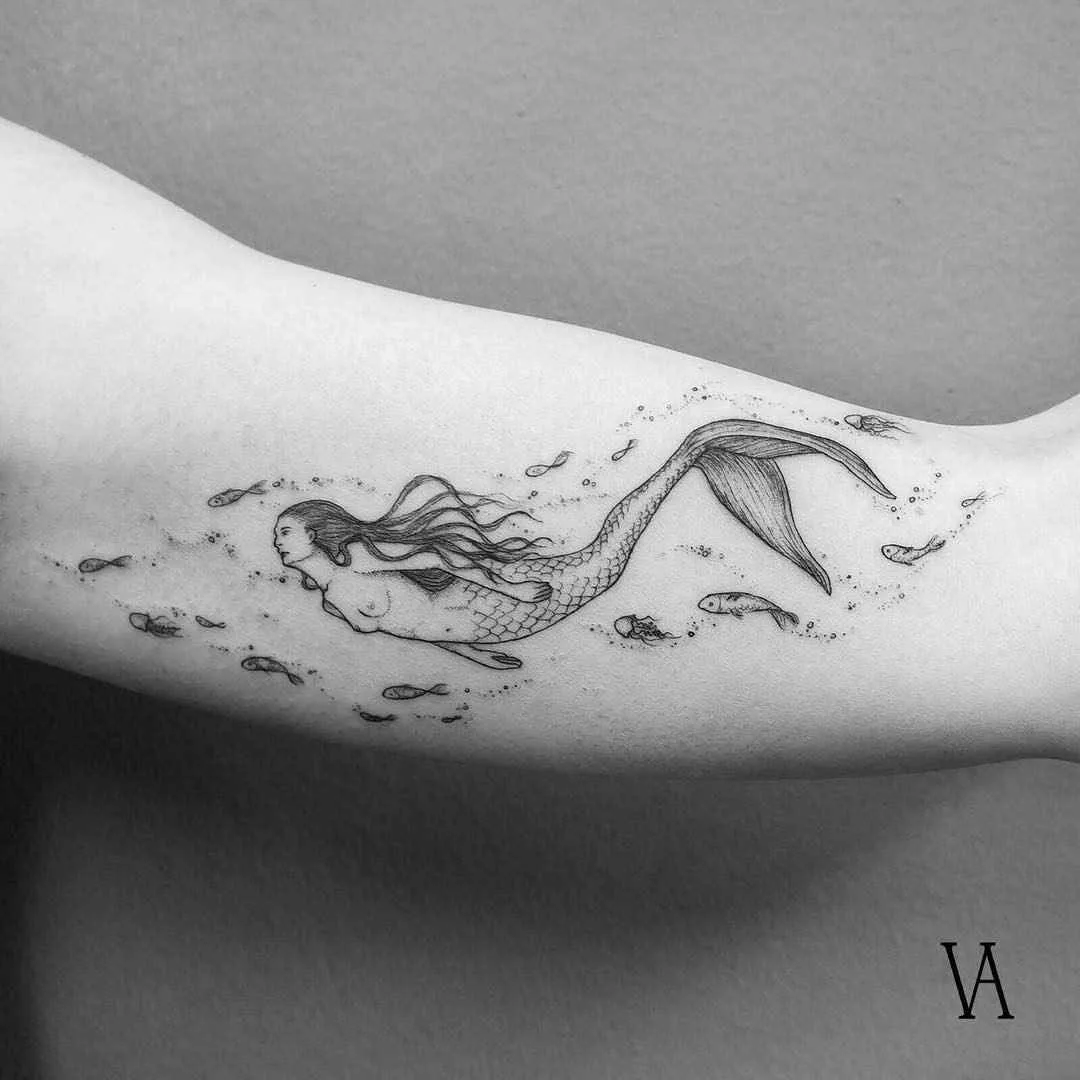 Tattoo artist Violeta Arus Dotwork , linework black tattoo , minimalism