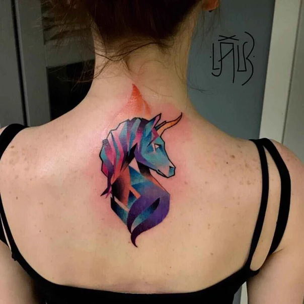 Геометрия Unicorn tattoo на Верхняя часть спины