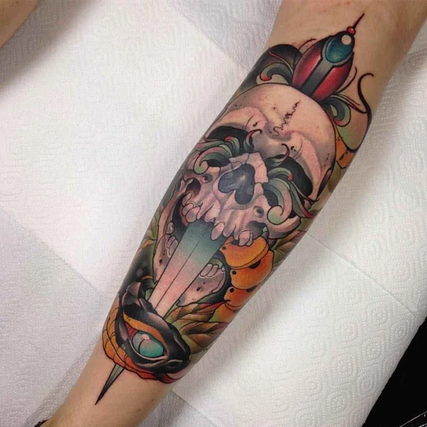 Нео-традиционная Skull, Snake tattoo на Предплечье