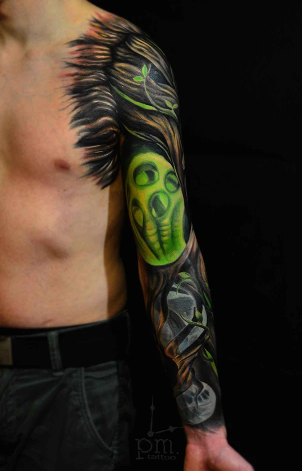Биомеханика Alien, Tree tattoo на Полный рукав