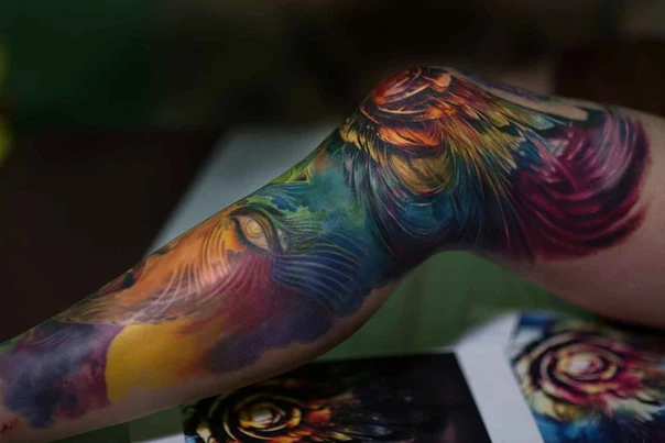 Watercolor Eye, Feather tattoo on Knee