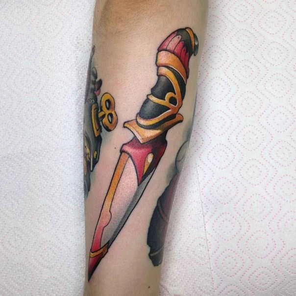 Традиционная Dagger tattoo на Предплечье